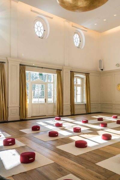 Meditation großer Saal im Kloster Gut Saunstorf